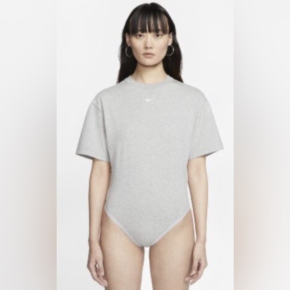 Nike Sportwear essential, Center Swoosh Short Sleeve bodysuit. Size XS - Picture 1 of 6